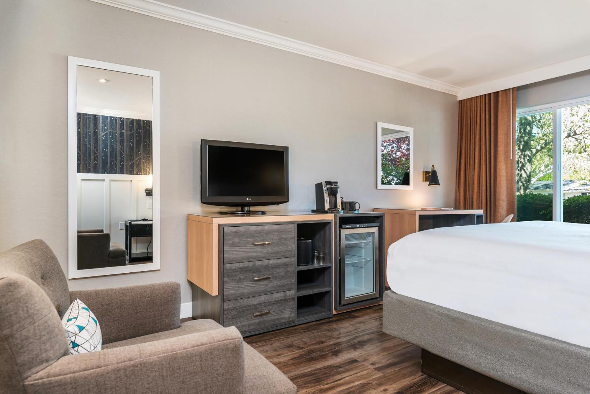 Upvalley Inn & Hot Springs, Ascend Hotel Collection Calistoga Room photo